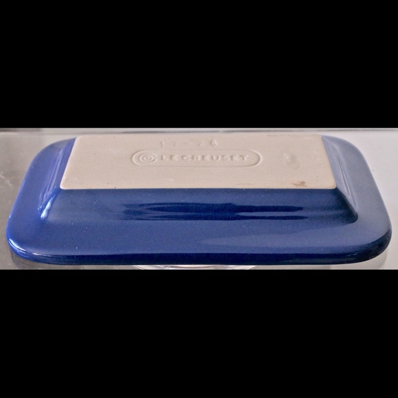 LE CREUSET BLUE BUTTER DISH 17-26 1/4 LB COVERED STONEWARE NEW - Picture 5 of 7